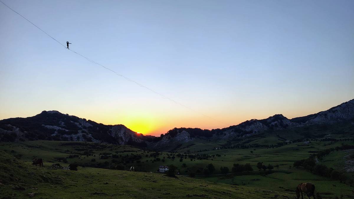 Hiru personak gainditu dabe estadu mailako slackline errekorra Arraban