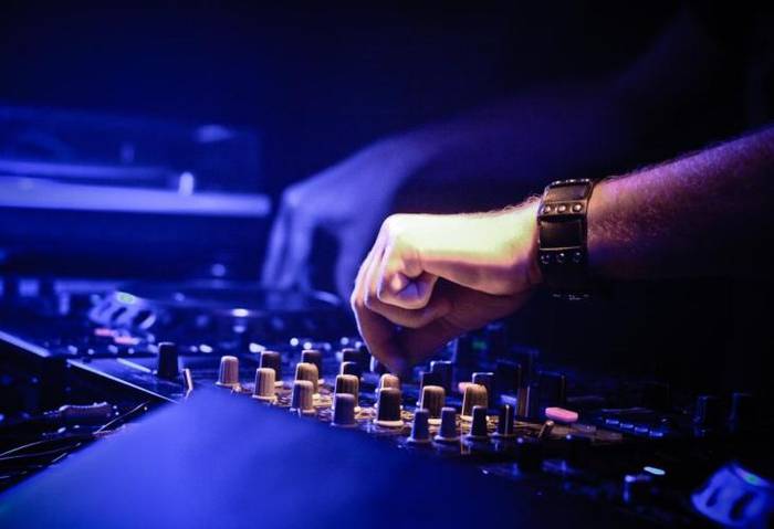 DJ O'Ganjik girotuko dau domeka eguerdia The Quiet Cornerren